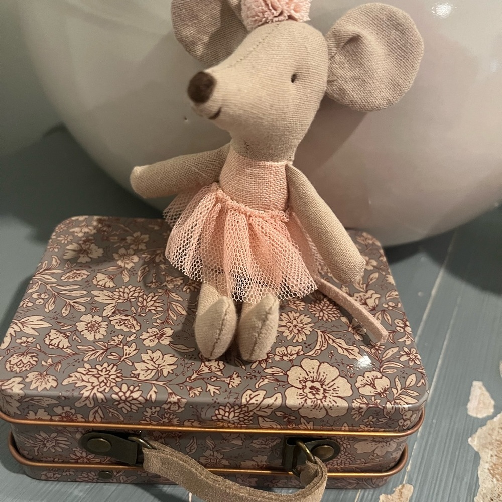 Maileg NWOT Ballerina Mouse and Gray Blossom Tin Suitcase